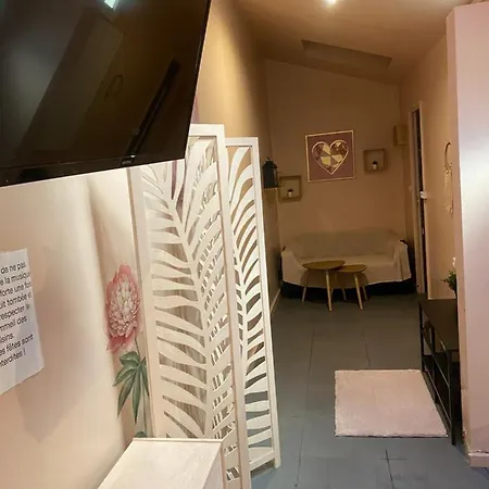 Pink Studio Apartment Saint-Denis (Seine-Saint-Denis)